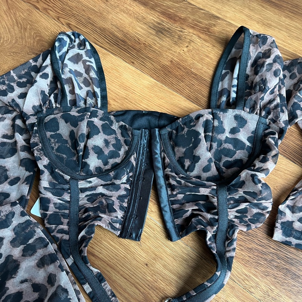 Leopard top
